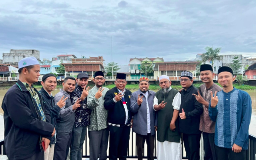 Terus Erat Tali Silaturahmi, Aminullah Ngopi Bareng Para Ustad di Banda Aceh