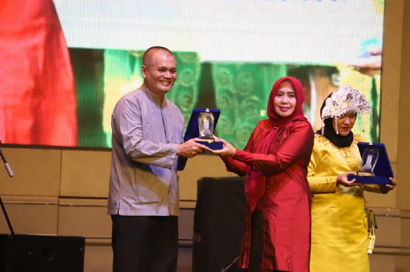 Kembali Berprestasi, DPKA Raih Penghargaan Tim Sinergi Provinsi Terbaik Program TPBIS