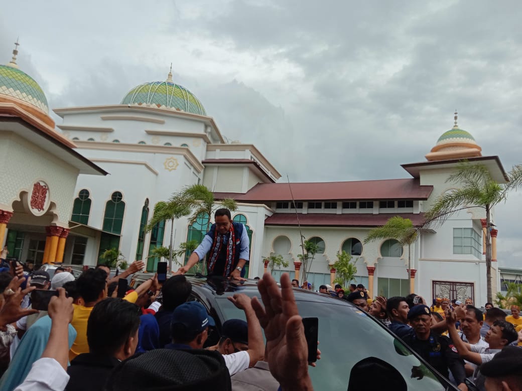 Anies Baswedan Tiba di Aceh, Disambut Oleh Para Relawan