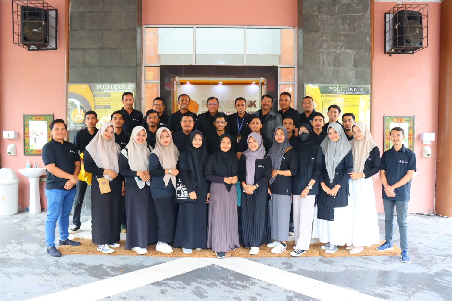 Puluhan Mahasiswa PNL Lihat Proses Survei Seismic PT GSI di Aceh Utara