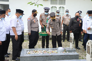 Wadir Binmas Polda Aceh Pimpin Upacara Tabur Bunga HUT Satpam