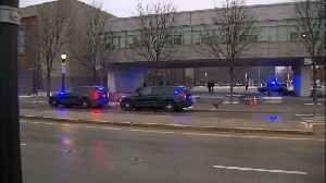 Penembakan di Luar Sekolah Menengah Chicago, Dua Orang Tewas