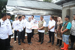 Kemendagri dan BNPP Serahkan Bantuan Dana untuk Korban Gempa Cianjur
