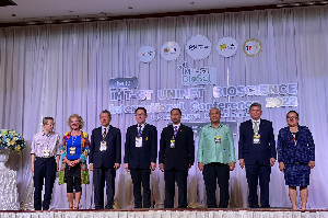 Presentasi di Konferensi Internasional IMT-GT Thailand, Rektor USK Jelaskan Industri Nilam Aceh