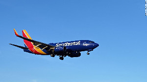 Southwest Airlines Batalkan Ribuan Penerbangan Akibat Badai Musim Dingin