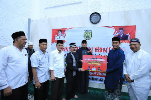 PJ Walikota Banda Aceh Serahkan Bantuan Pembangunan Masjid Babuttaqwa Senilai Rp1 Miliar