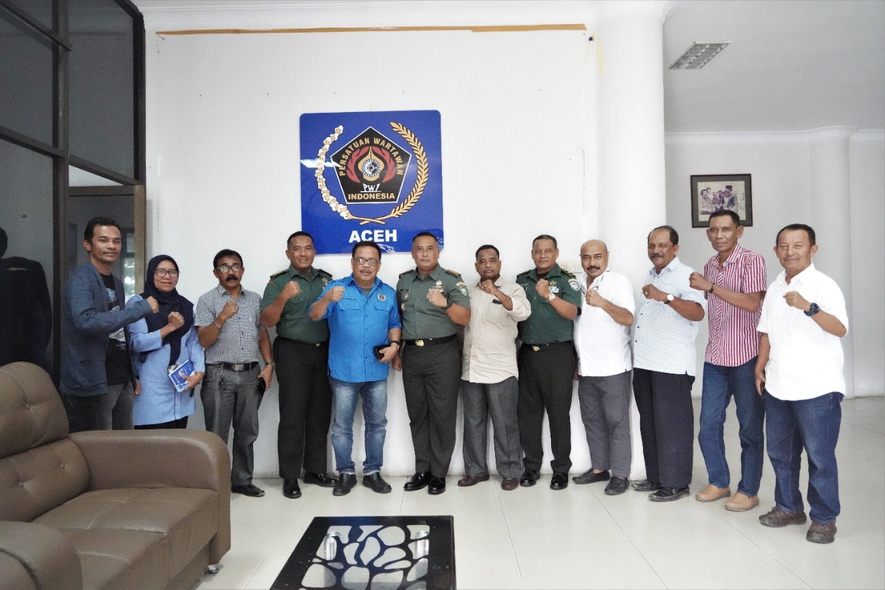 Kapendam IM Kolonel Irhamni Zainal Silaturahmi ke PWI Aceh