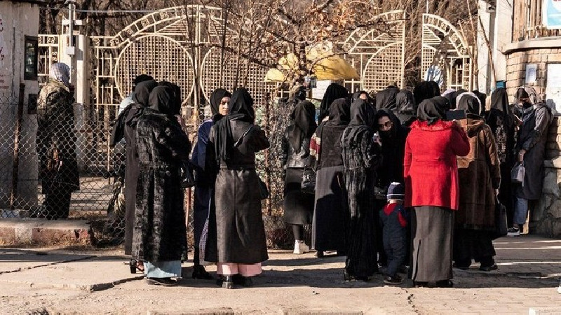 Taliban Gunakan Meriam Air Bubarkan Para Pemrotes Perempuan Tolak Larangan Berkuliah