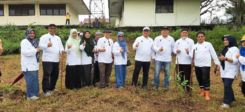 Aksi Tanam Pohon di SMPN 1 Kuta Malaka, Ini Harapan MKTI Aceh