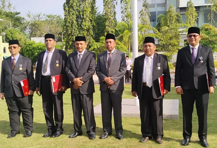 Upacara HAB ke-77 Sukses, Pj Gubernur Aceh Serahkan Satya Lencana