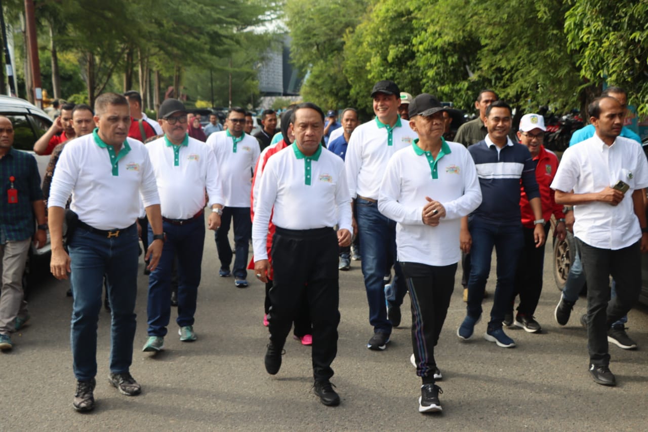 Kapolda Aceh bersama Forkopimda Ikut Jalan Sehat pada Launching Maskot PON 2024