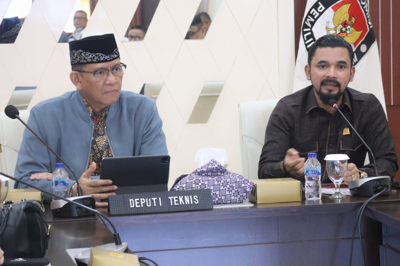 Komisi I DPRA Temui KPU Ingatkan Kuota Caleg Parlok 120 Persen