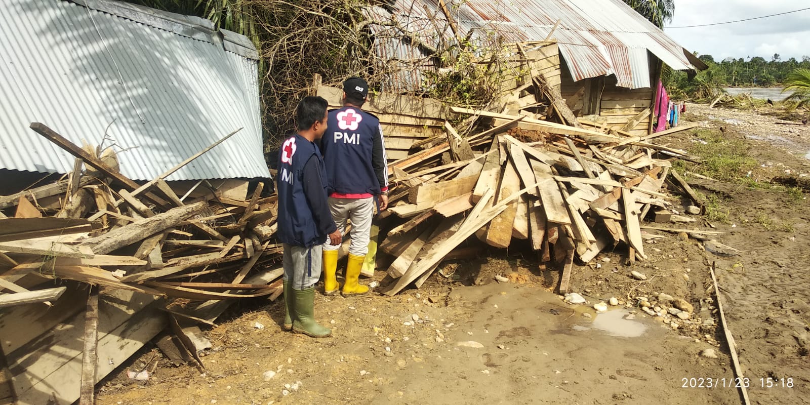 Banjir Aceh Utara Surut, PMI Kerahkan Relawan Bantu Masyarakat dan Bersihkan Sampah