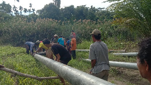 Petani Manfaatkan Pompa Air Sirami Sawah Kering di Aceh Utara