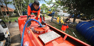 BPBD Aceh Tamiang Salurkan 12 Ton Air Bersih ke Warga Terkena Banjir