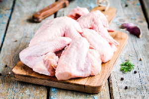 Akibat Kenaikan Harga, Pendapatan Pedagang Daging Ayam Turun