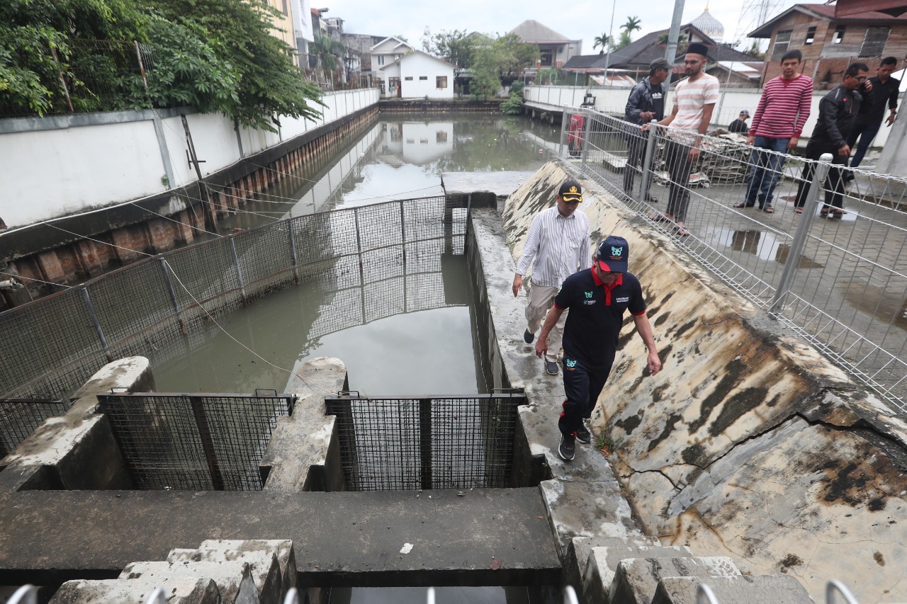Mitigasi Banjir di Kota Banda Aceh, Walikota Tinjau Rumah Pompa dan Bersihkan Drainase