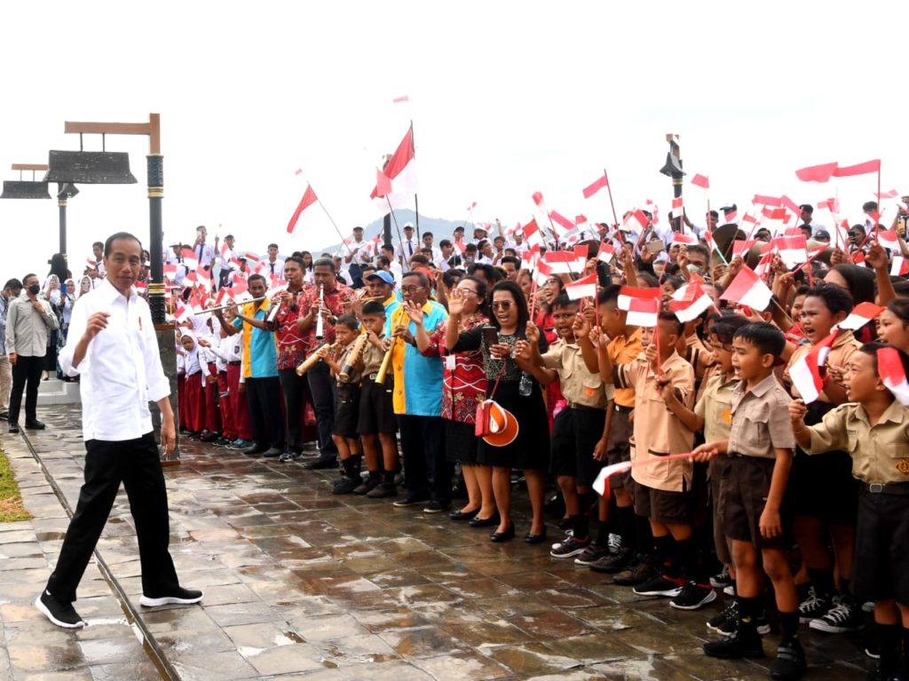 Lagu “Kota Manado yang Kucintai” Sambut Kedatangan Presiden di Bunaken