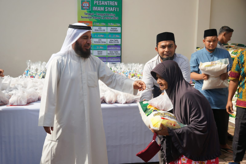 Muslim Kuwait Salurkan 200 Paket Beras untuk Warga Sibreh Aceh Besar