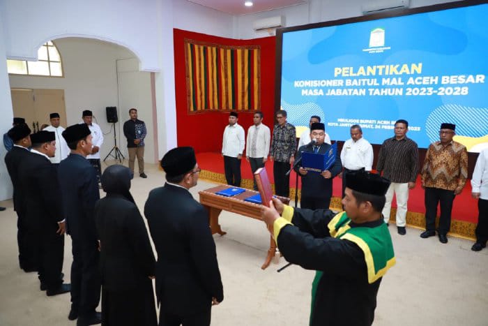 Pj Bupati Aceh Besar Lantik Komisioner Baitul Mal Baru