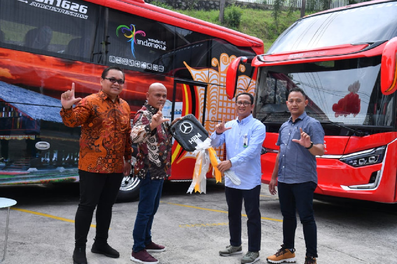 Dukung Konektivitas Transportasi Darat, Bank Aceh Salurkan Pembiayaan Pembelian Belasan Bus JRG