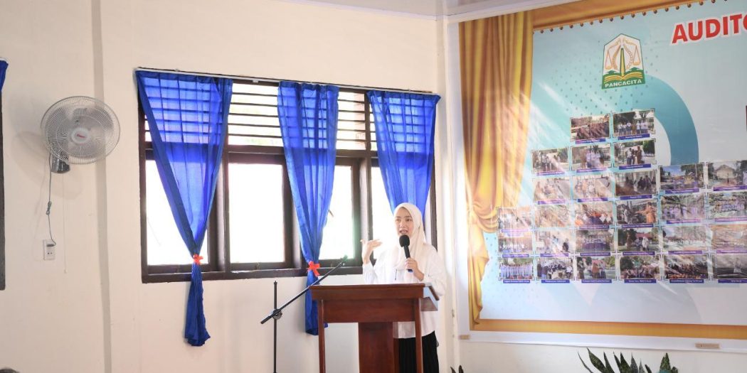 Istri Gubernur Aceh Beri Motivasi ke Pelajar SMAN 3 Kuala Nagan Raya