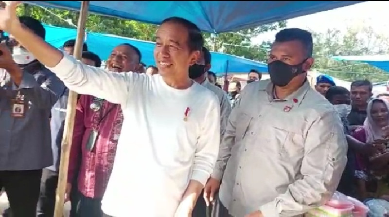 Presiden Jokowi Sapa Masyarakat di Pasar Batuphat Lhokseumawe