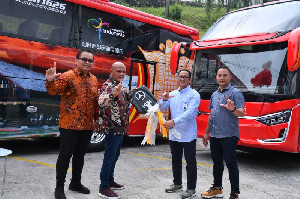 Dukung Konektivitas Transportasi Darat, Bank Aceh Salurkan Pembiayaan Pembelian Belasan Bus JRG