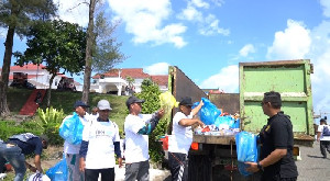 Aksi Satu Jam Pungut Sampah Warnai Jalan Sehat BUMN di Jantho