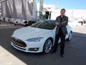 Ada Peningkatan Risiko Kecelakaan, Tesla Tarik 360 Ribu Lebih Mobil