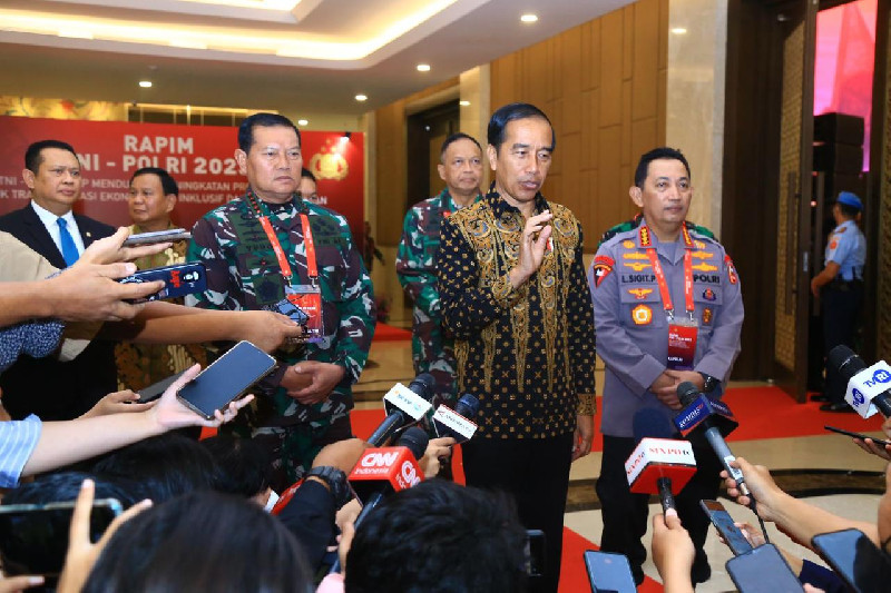 Hadiri Rapim, Presiden Jokowi Instruksikan TNI-Polri Tindak Tegas Tambang dan Ekspor Ilegal