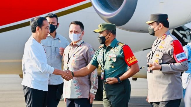 Tiba di lhokseumawe, Presiden Jokowi Disambut Pj Gubernur Aceh