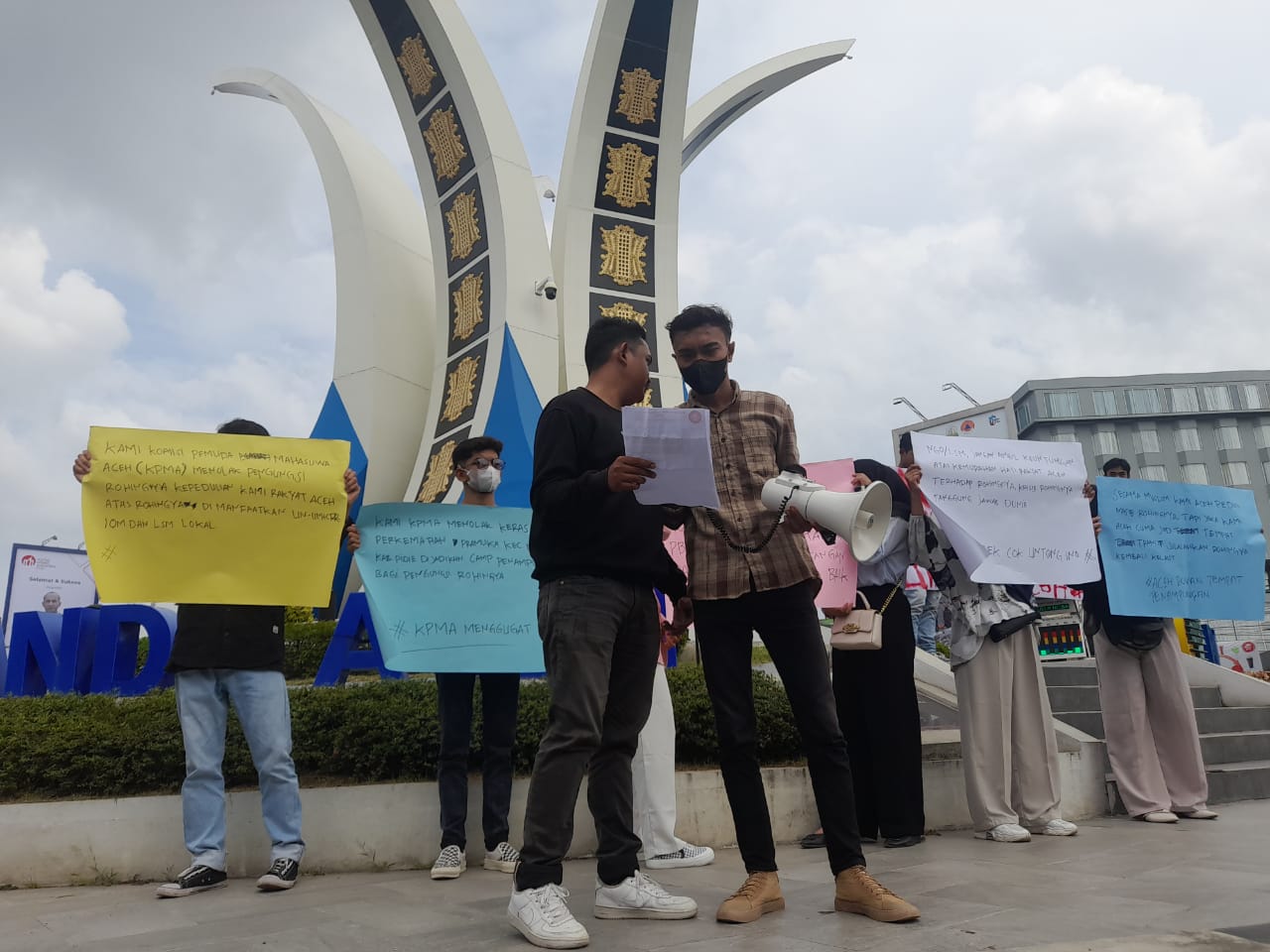 Aksi Pendemo Tolak Kedatangan Pengungsi Rohingya di Aceh