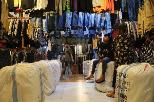 Polri Usut Dugaan Penyelundupan Pakaian Bekas Impor ke Indonesia