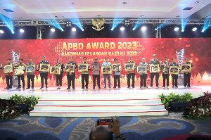 Kemendagri Beri Penghargaan Kepada Daerah Realisasi APBD Tertinggi