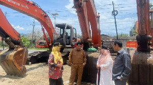 Upaya Tingkatkan PAD, Banleg DPRK Banda Aceh Tinjau Alat Berat Milik Pemko