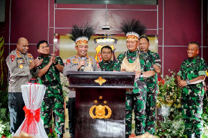 Jenderal Listyo: Presiden Minta TNI-Polri Kawal Pembangunan di Papua