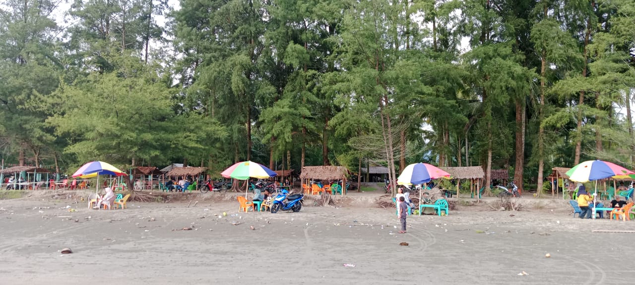 Libur Lebaran, Pengunjung Bervakansi ke Lokasi Wisata Pasie Ujong Manggeng