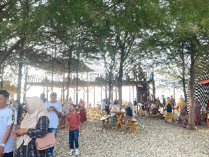 Selama Libur Lebaran, Pantai Bantayan di Aceh Utara Diserbu Pengunjung
