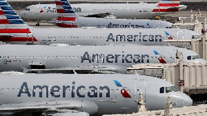 Pesawat American AIrlines Dapat Kembali ke Bandara Setelah Serangan Burung
