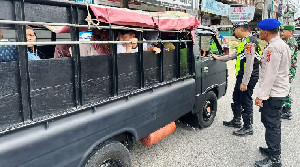 Satlantas Polres Aceh Timur Tertibkan Mobil Pick-up yang Angkut Penumpang