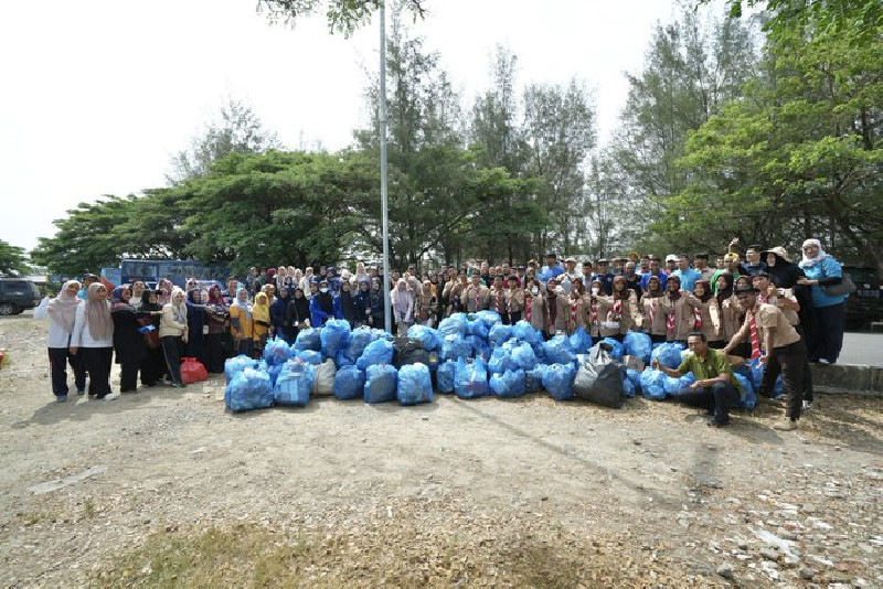 Dishub Aceh Bersih-bersih di Pelabuhan Ulee Lheue, Berhasil Kumpulkan 50 Kg Sampah