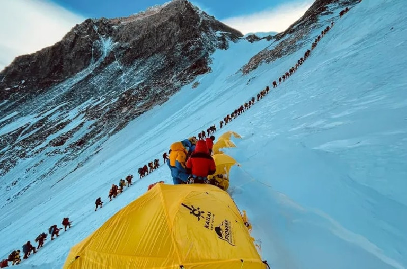 Nepal Keluarkan Rekor 454 Izin Pendakian Gunung Everest, Hasilkan Rp72,5 Miliar