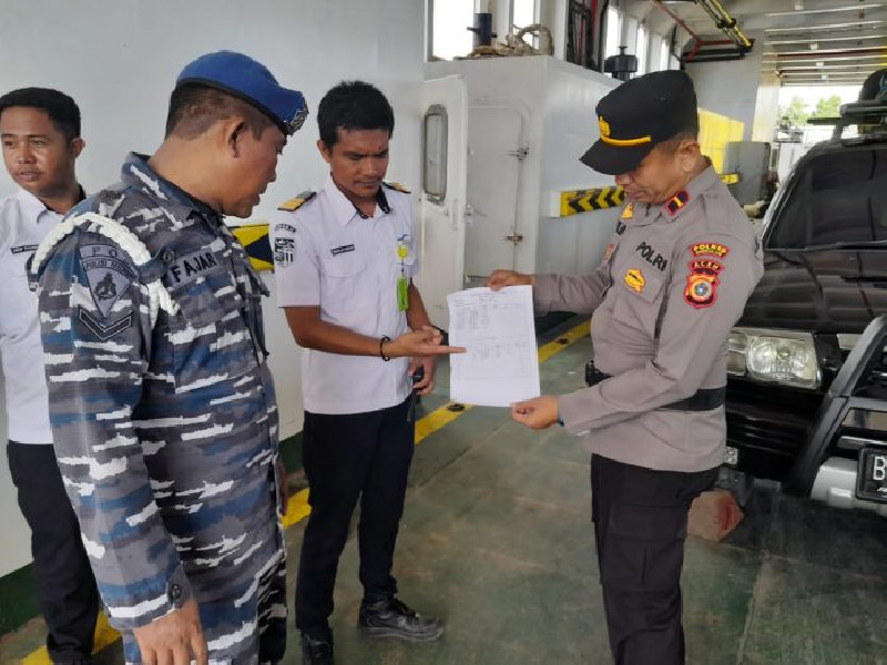 Perwira Pengendali Pos Pelayanan Pelabuhan Kolok Simeulue Tinjau Kesiapan Kapal Aceh Hebat