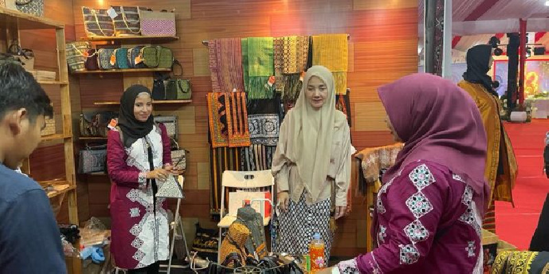 Produk Kerajinan Aceh Laris Manis Diserbu Pengunjung di Expo Nasional Dekranas
