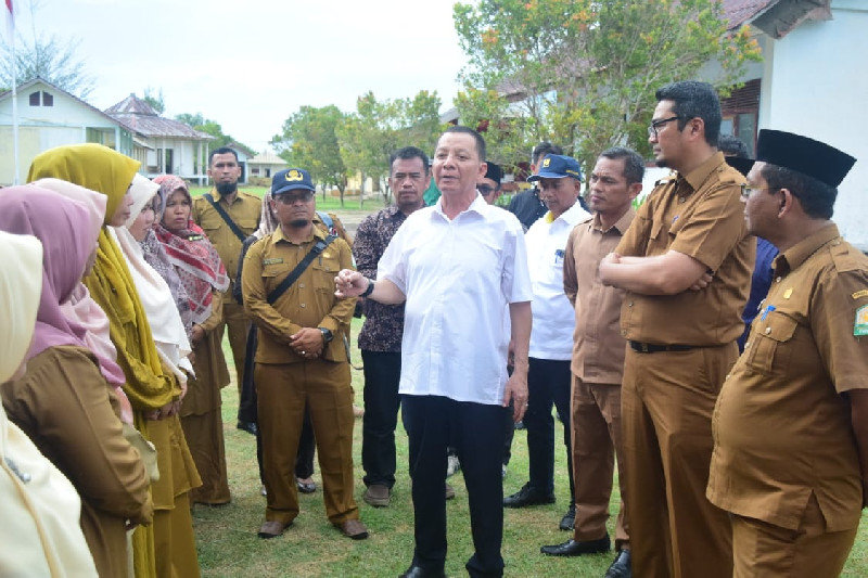 Terobos Banjir, Achmad Marzuki Kunjungi Sekolah Pelosok dan Kampanye Stunting di Singkil