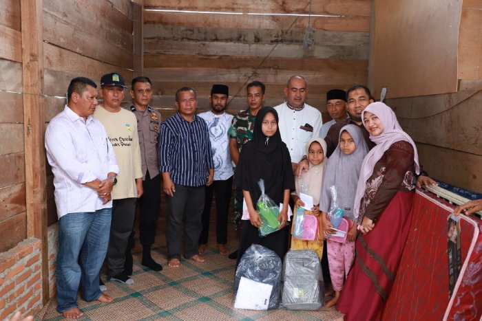 Pj Bupati Aceh Besar Berikan Bantuan untuk Yatim Piatu di Seulimuem