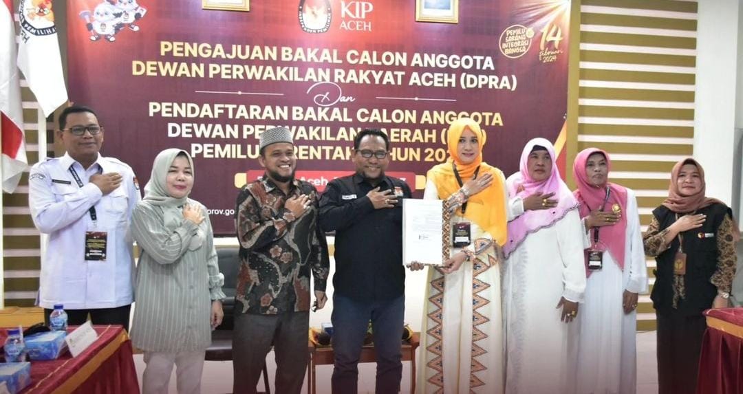 Darwati A Gani Daftarkan Sebagai Bakal Calon Anggota DPD RI ke KIP Aceh