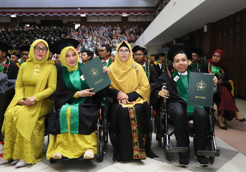 USK Luluskan Dua Wisudawan Disabilitas dan Empat Mahasiswa Asing