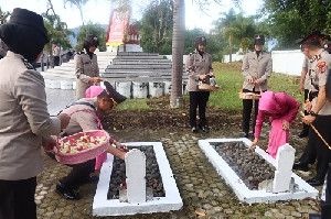 Polres Aceh Tengah dan Bener Meriah Ziarah ke Taman Makam Pahlawan
